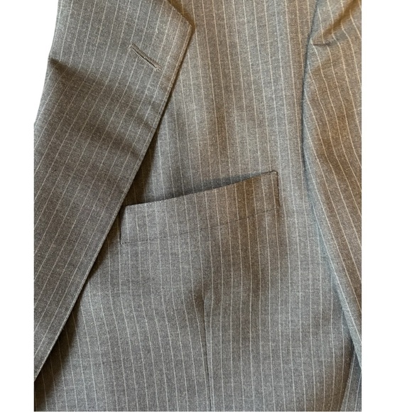 CHESTER BARRIE SAVILE ROW Barney’s New York grey pinstriped wool blazer | 48 L - Picture 8 of 13